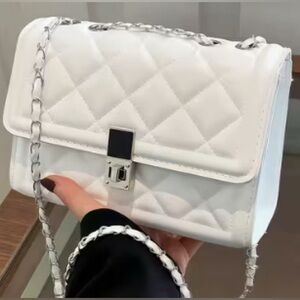 👜🆕👜Elegant White Quilted Shoulder Bag